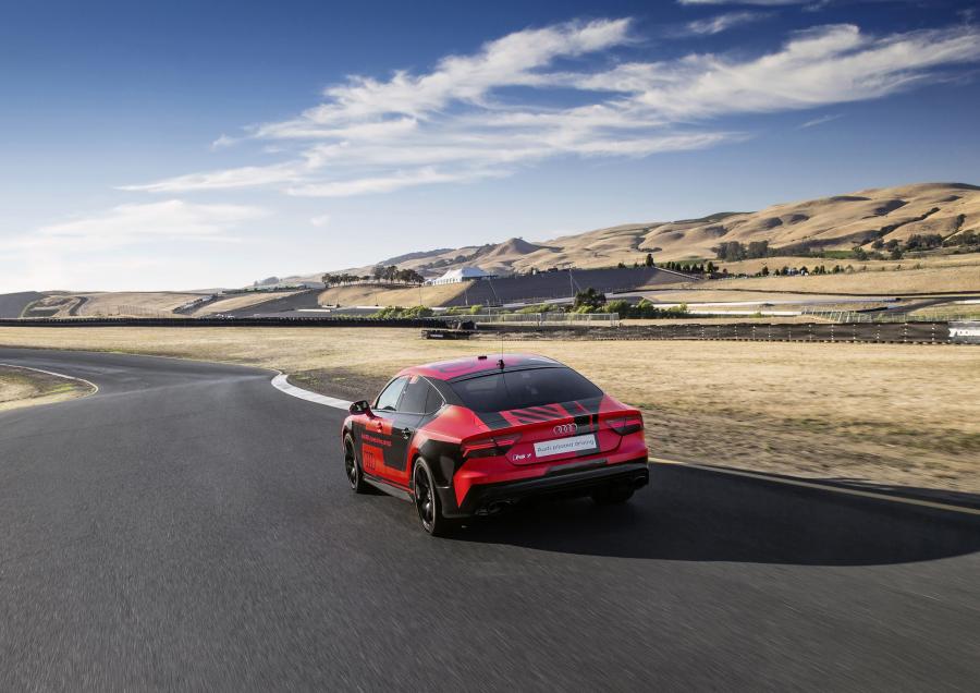  Audi RS7 Sportback Piloted Driving Concept 2015 года  (фото 5 из 8)